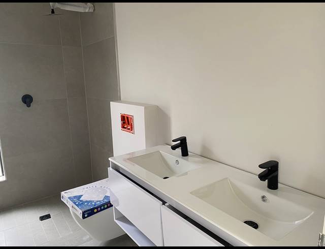 3 BEDROOM TOWNHOUSE FOR SALE IN PALM LAKES ESTATE
